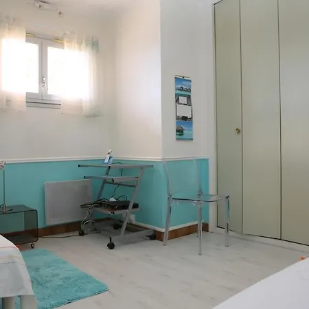 Appartement 3 Pieces Avec Parking, Face A La - Fr-1-837-34